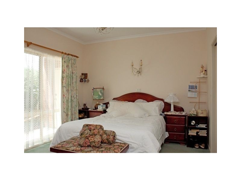 10 Dobson Cresent, Lynbrook VIC 3975