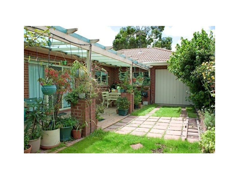 10 Dobson Cresent, Lynbrook VIC 3975