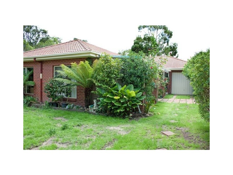 10 Dobson Cresent, Lynbrook VIC 3975