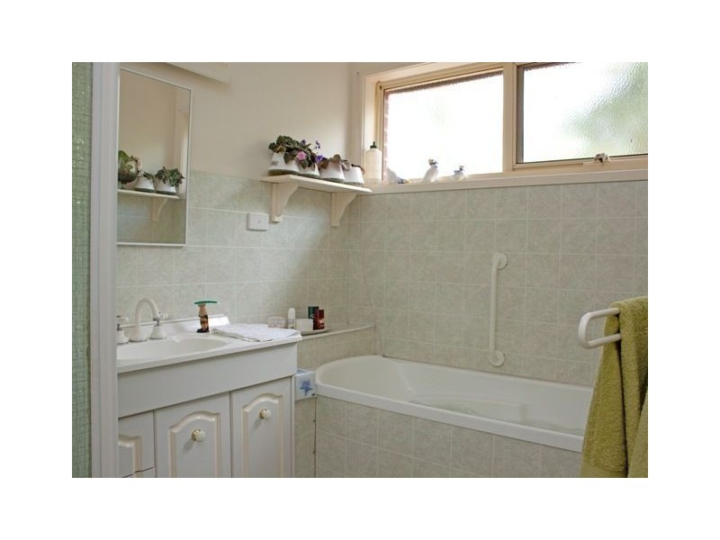 10 Dobson Cresent, Lynbrook VIC 3975