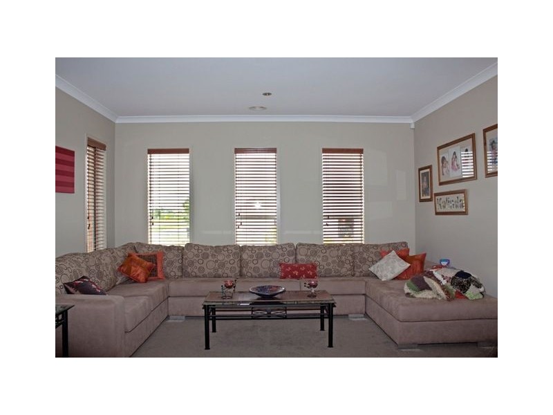 30 Hanrahan Wynd, Lynbrook VIC 3975