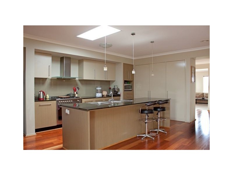 30 Hanrahan Wynd, Lynbrook VIC 3975