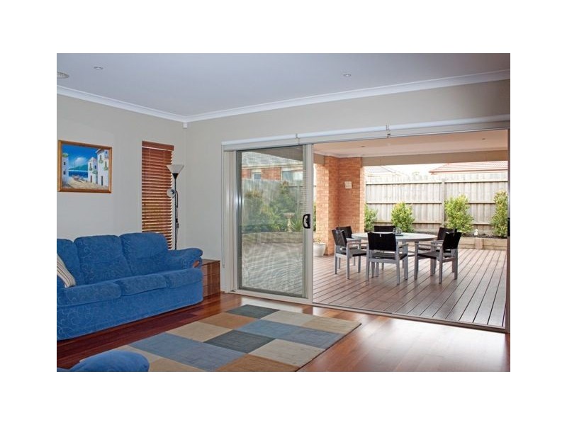 30 Hanrahan Wynd, Lynbrook VIC 3975