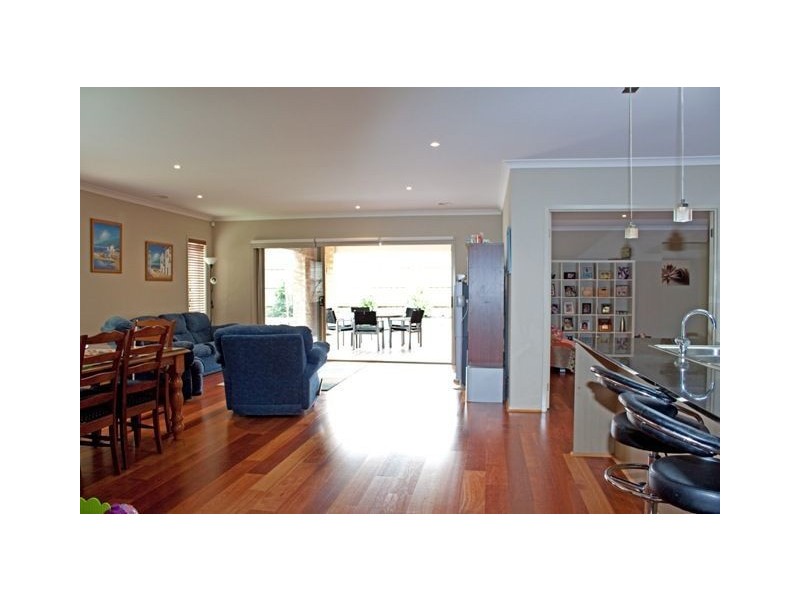 30 Hanrahan Wynd, Lynbrook VIC 3975