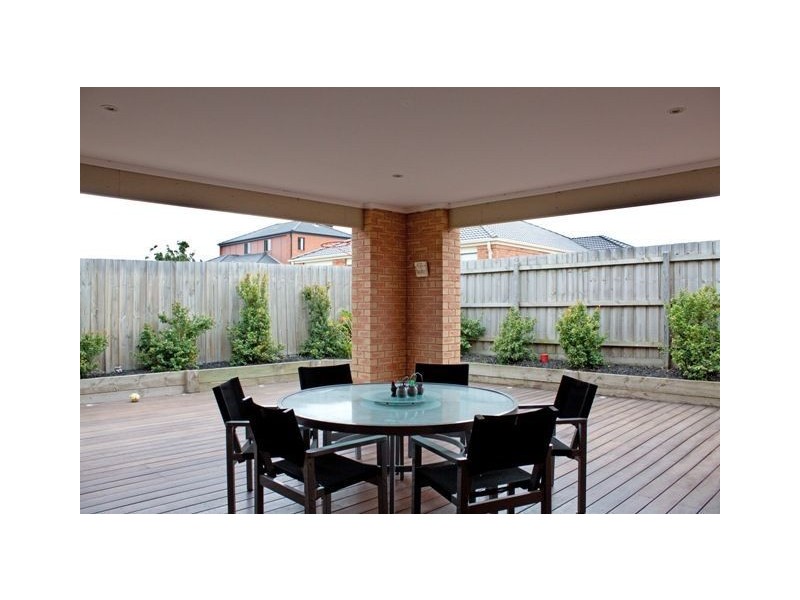 30 Hanrahan Wynd, Lynbrook VIC 3975