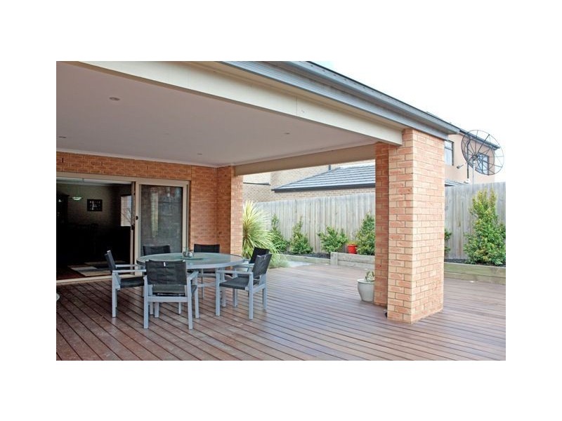 30 Hanrahan Wynd, Lynbrook VIC 3975