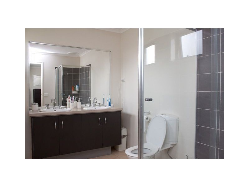 14 Melington Drive, Lyndhurst VIC 3975