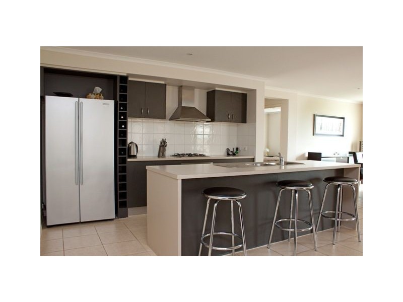 14 Melington Drive, Lyndhurst VIC 3975