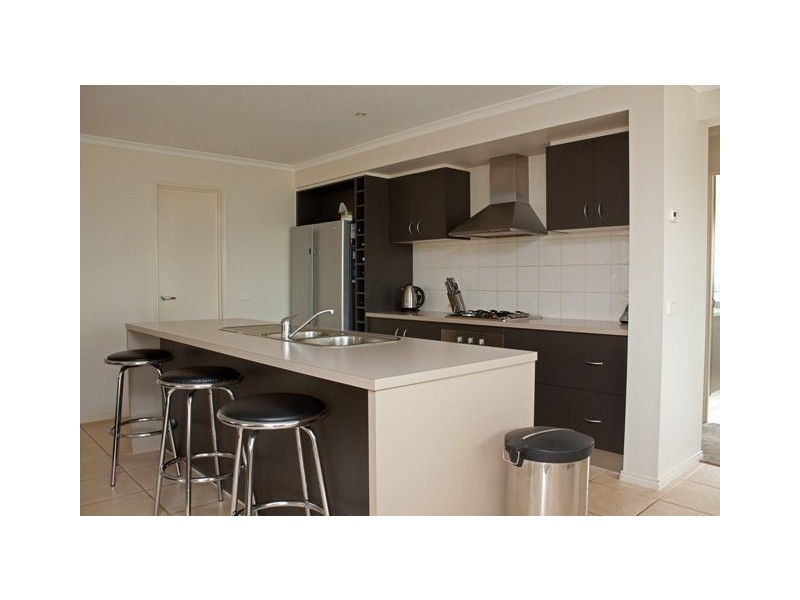 14 Melington Drive, Lyndhurst VIC 3975