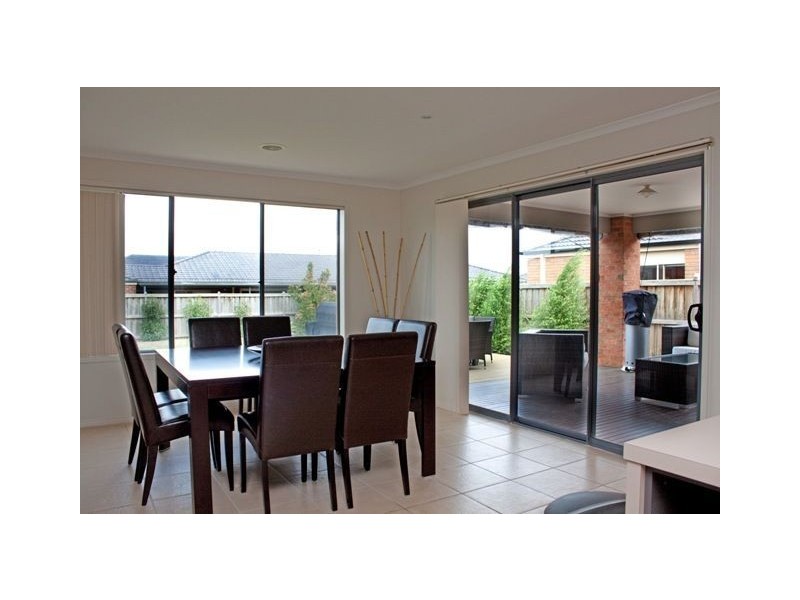 14 Melington Drive, Lyndhurst VIC 3975