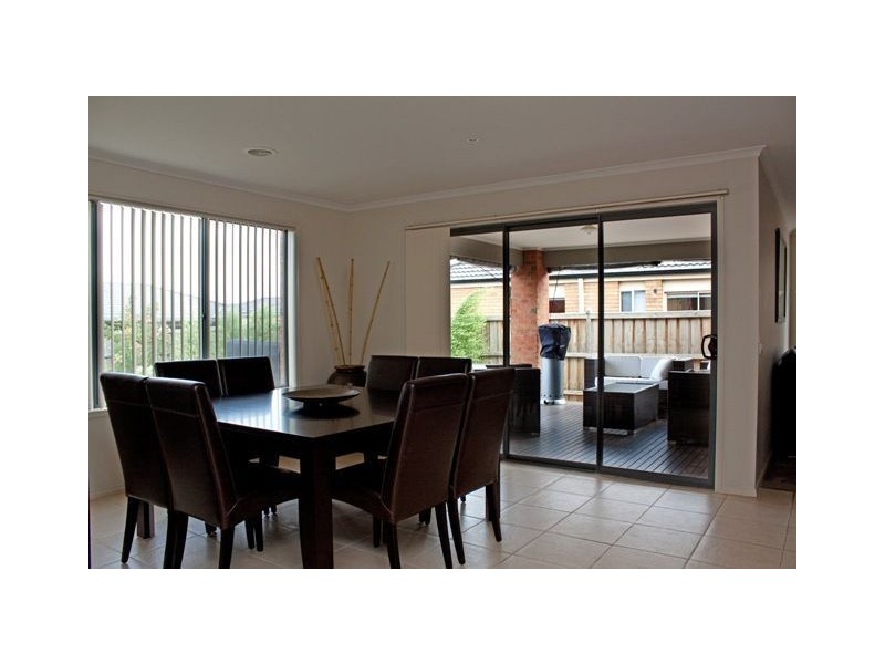 14 Melington Drive, Lyndhurst VIC 3975