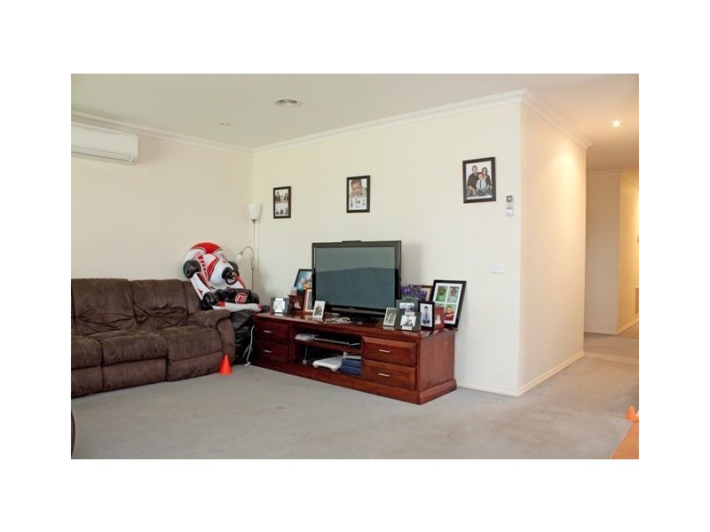 16 Silverwattle Drive, Lyndhurst VIC 3975