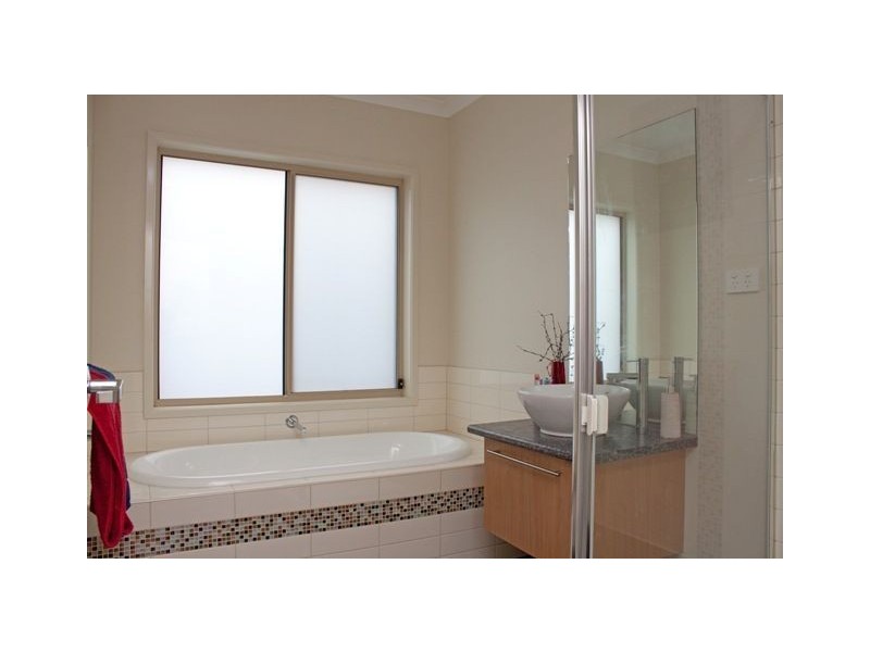 8 Wodalla Place, Lyndhurst VIC 3975