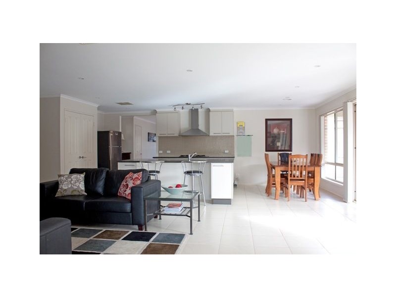 6 Wattle Valley Close, Lyndhurst VIC 3975