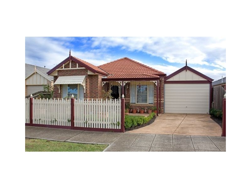 32 Lindsay Crescent, Lynbrook VIC 3975