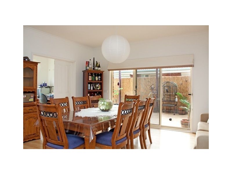 32 Lindsay Crescent, Lynbrook VIC 3975