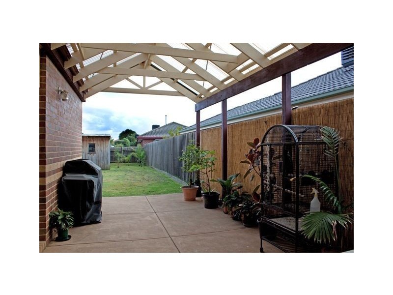 32 Lindsay Crescent, Lynbrook VIC 3975