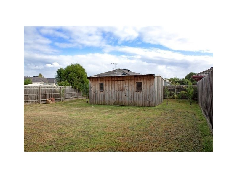 32 Lindsay Crescent, Lynbrook VIC 3975