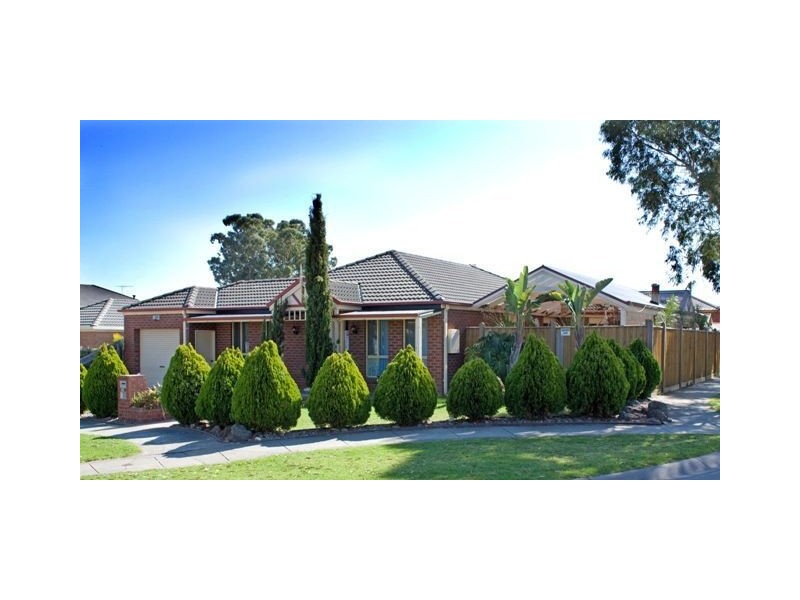 18 Henry Lawson Drive, Lynbrook VIC 3975
