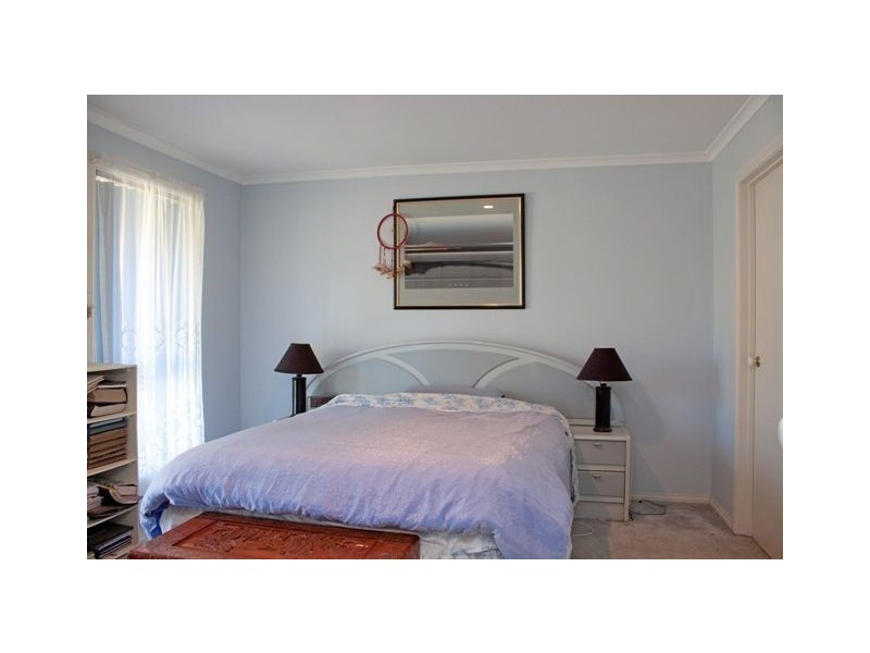 18 Henry Lawson Drive, Lynbrook VIC 3975