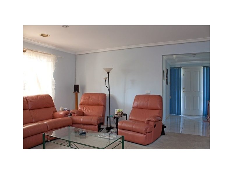 18 Henry Lawson Drive, Lynbrook VIC 3975