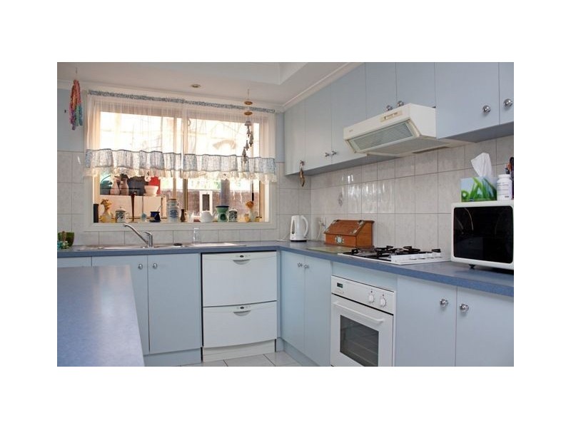 18 Henry Lawson Drive, Lynbrook VIC 3975