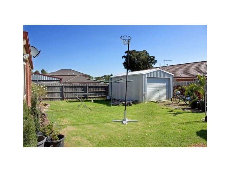 18 Henry Lawson Drive, Lynbrook VIC 3975