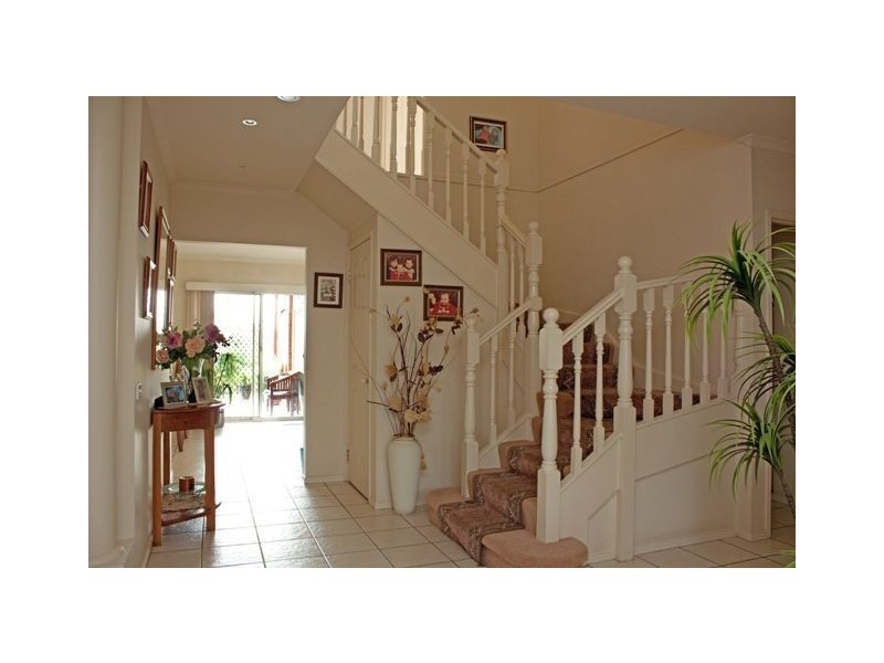 12 Sugarloaf  Avenue, Lynbrook VIC 3975