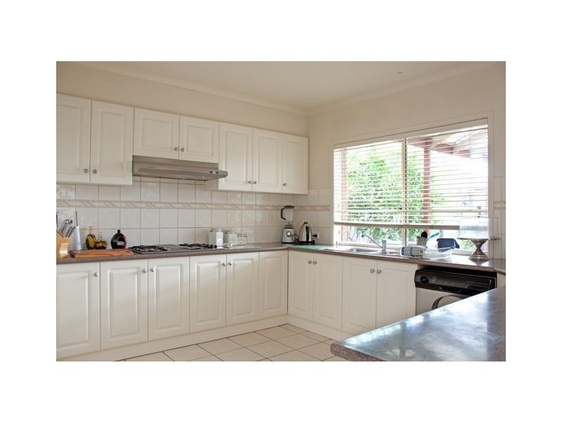 12 Sugarloaf  Avenue, Lynbrook VIC 3975