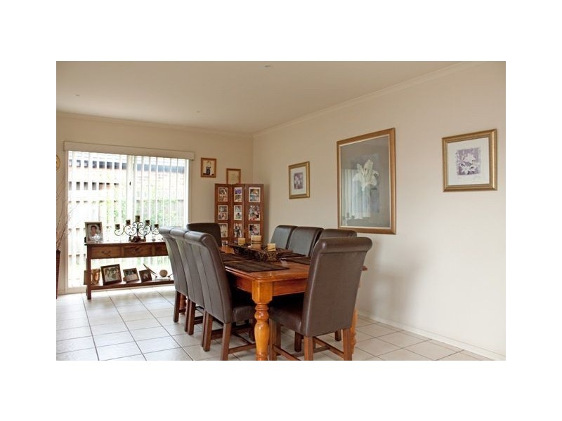 12 Sugarloaf  Avenue, Lynbrook VIC 3975