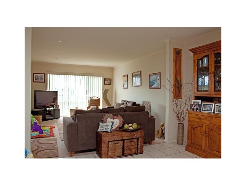 12 Sugarloaf  Avenue, Lynbrook VIC 3975