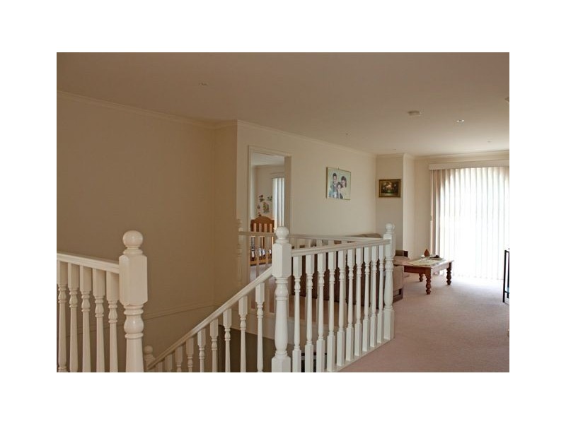 12 Sugarloaf  Avenue, Lynbrook VIC 3975