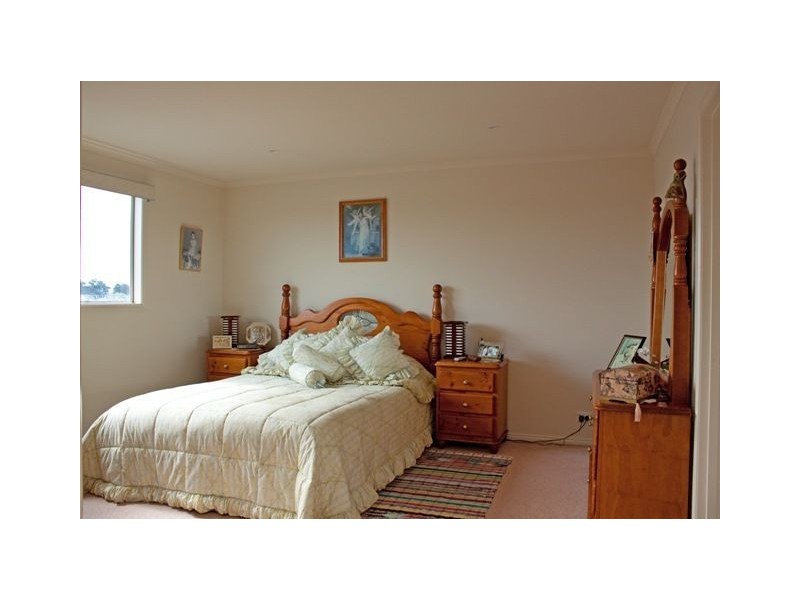 12 Sugarloaf  Avenue, Lynbrook VIC 3975