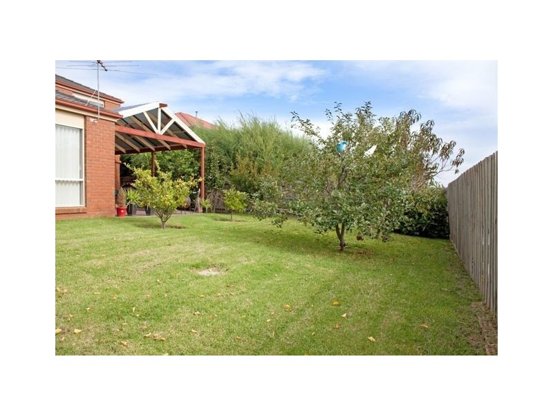 12 Sugarloaf  Avenue, Lynbrook VIC 3975