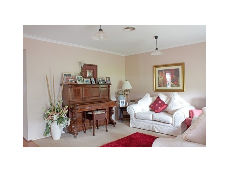 29 Hutchinson Drive, Lynbrook VIC 3975