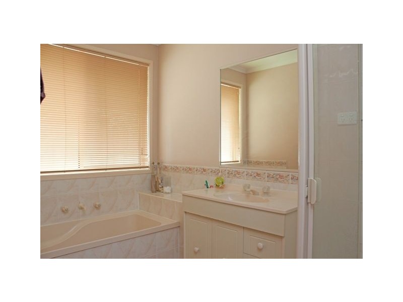 29 Hutchinson Drive, Lynbrook VIC 3975