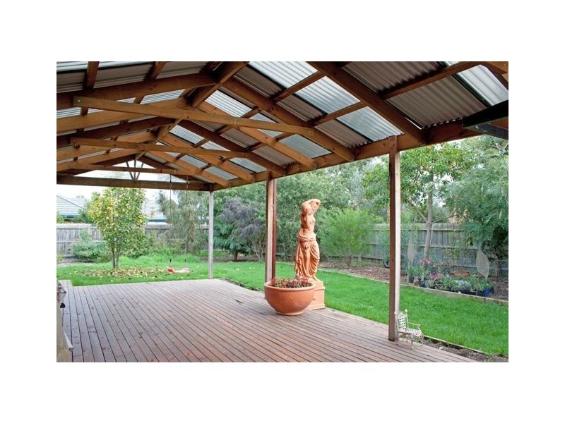 29 Hutchinson Drive, Lynbrook VIC 3975