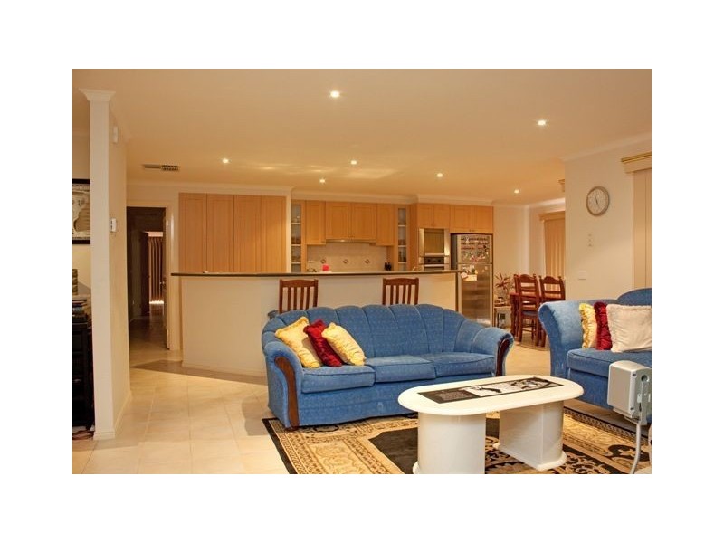 4 O’Dowd Place, Lynbrook VIC 3975