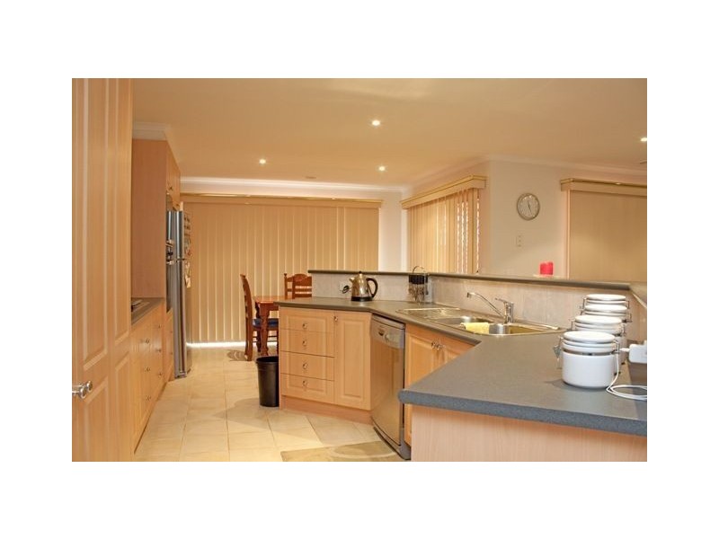 4 O’Dowd Place, Lynbrook VIC 3975