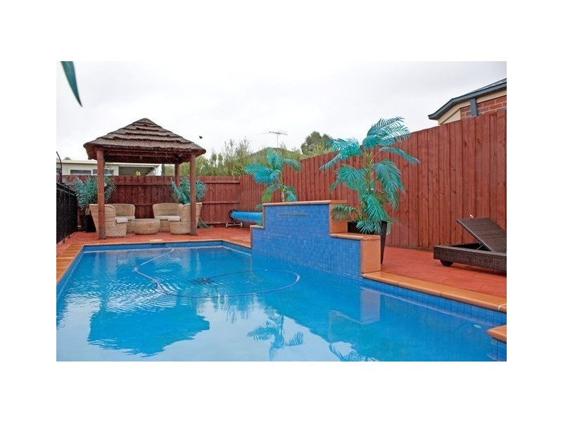 4 O’Dowd Place, Lynbrook VIC 3975