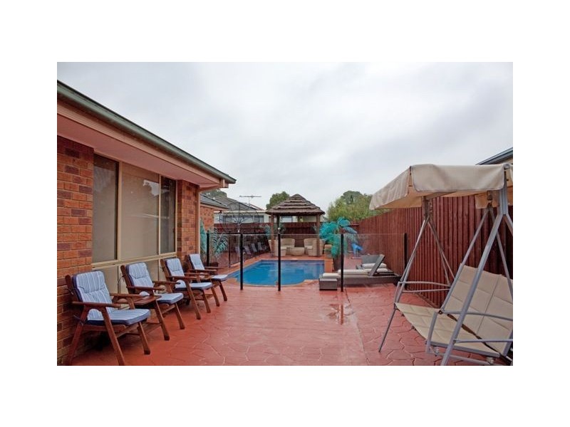 4 O’Dowd Place, Lynbrook VIC 3975