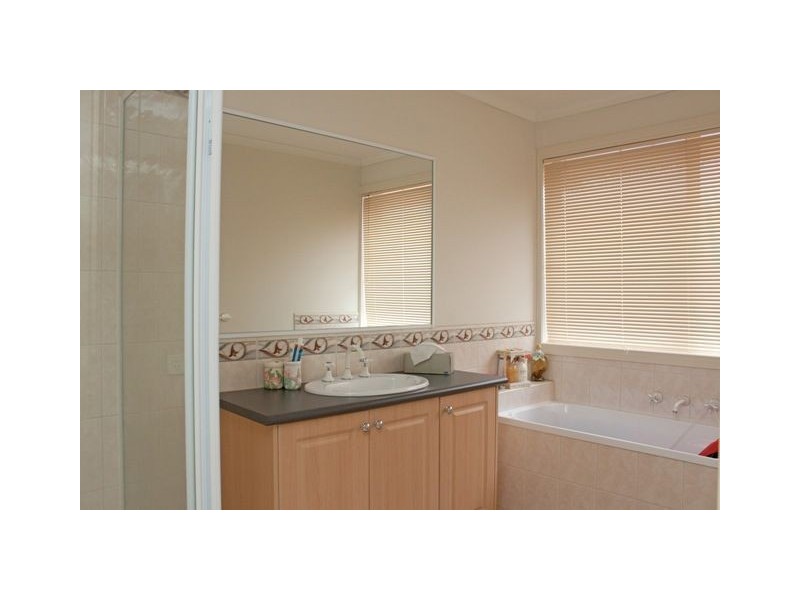 4 O’Dowd Place, Lynbrook VIC 3975