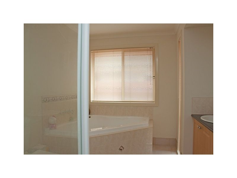 4 O’Dowd Place, Lynbrook VIC 3975