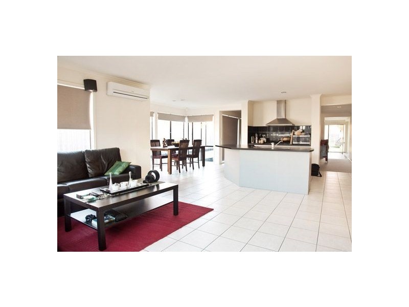 44 Silvercreek Drive, Lynbrook VIC 3975