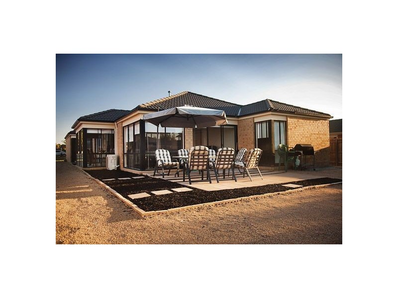 44 Silvercreek Drive, Lynbrook VIC 3975