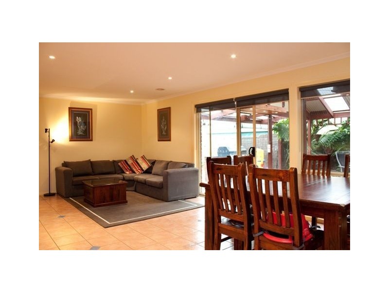 19 Darcy Niland Crescent, Lynbrook VIC 3975