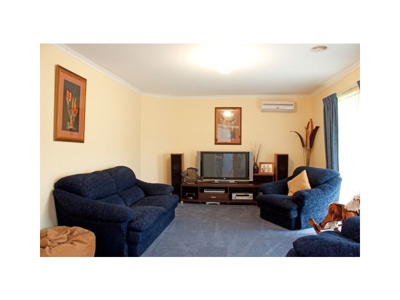 19 Darcy Niland Crescent, Lynbrook VIC 3975