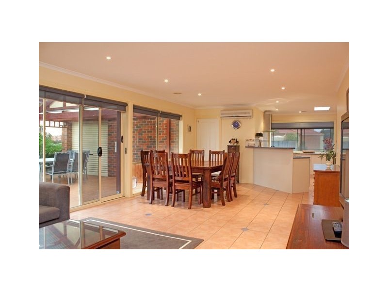 19 Darcy Niland Crescent, Lynbrook VIC 3975