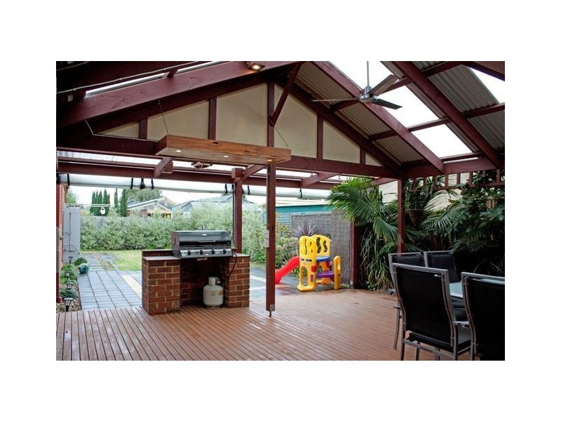 19 Darcy Niland Crescent, Lynbrook VIC 3975