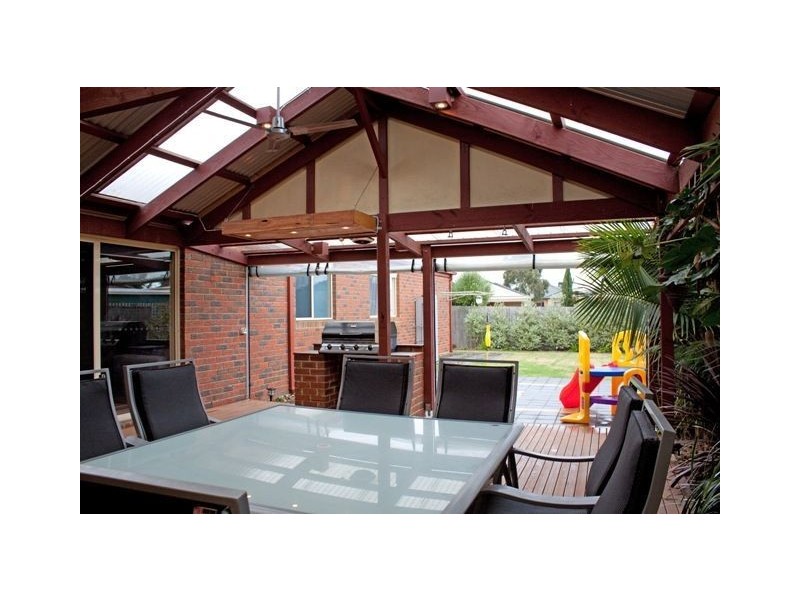 19 Darcy Niland Crescent, Lynbrook VIC 3975